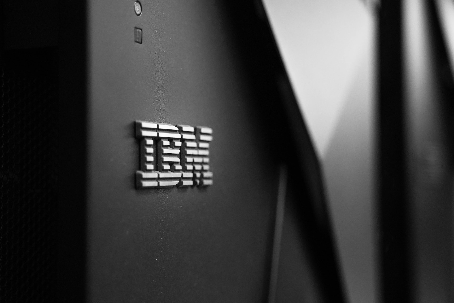 Apple and IBM Squash Beef, Team Up on Apps